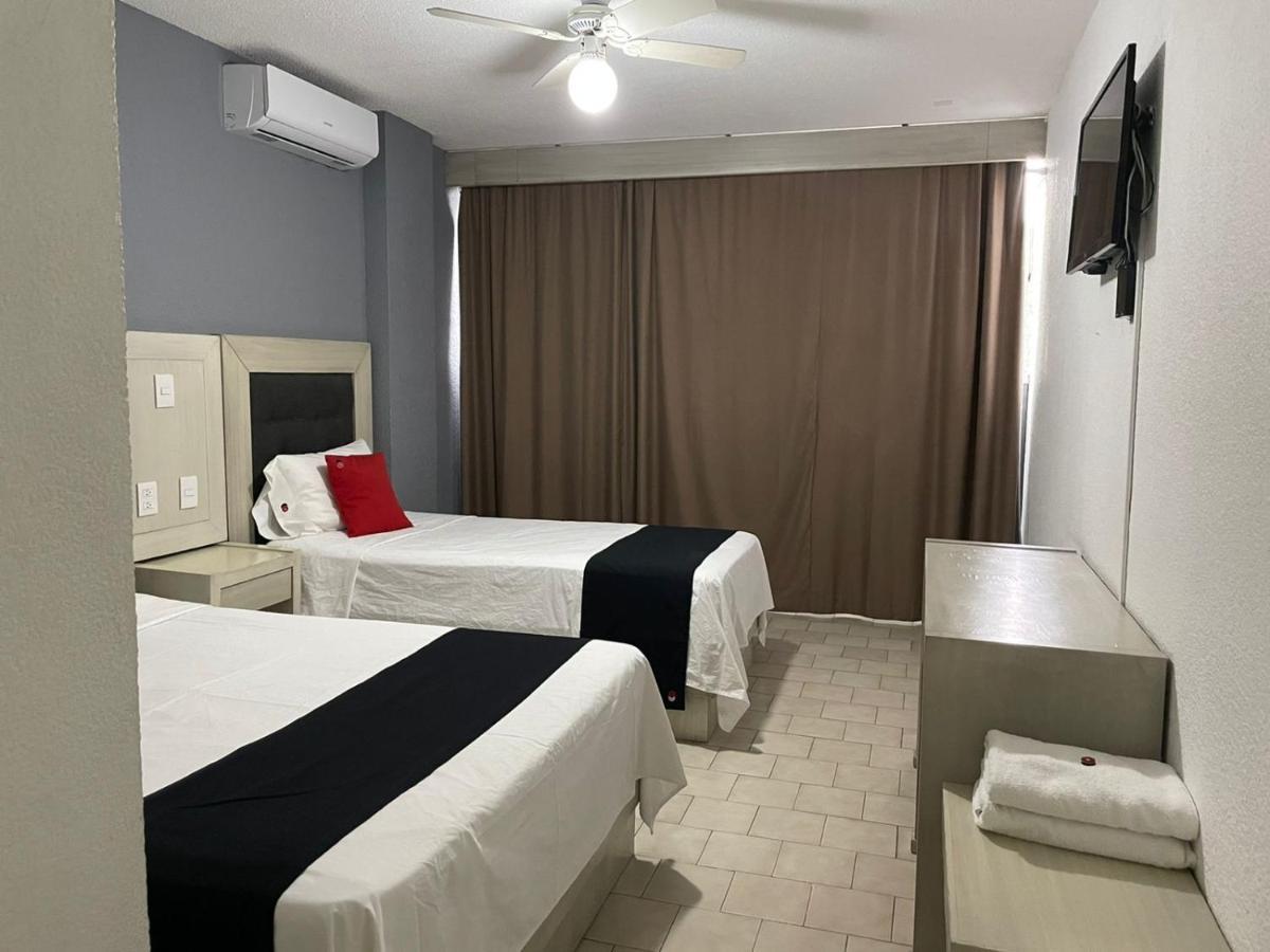 Oyo Hotel Italia 아과스칼리엔테스 외부 사진